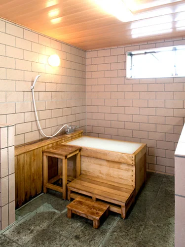 香り豊かな檜風呂