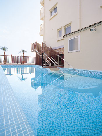 ロングライフ・クイーンズ塩屋