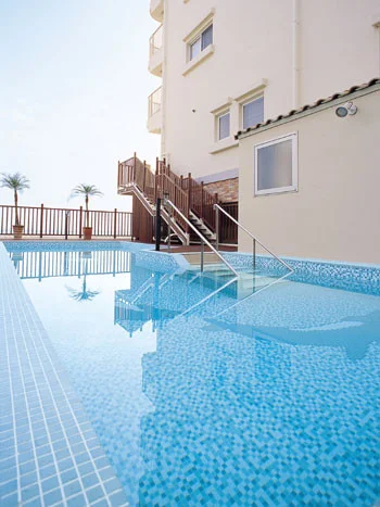 ロングライフ・クイーンズ塩屋