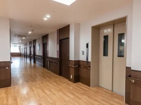 ロイヤルホーム柴原駅前