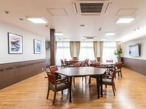 ロイヤルホーム柴原駅前