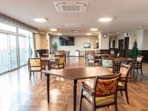 ロイヤルホーム吹田駅前