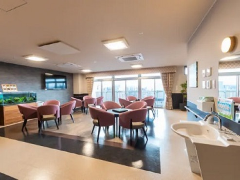 ロイヤルホーム吹田駅前