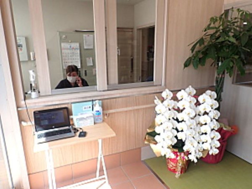 玄関　受付