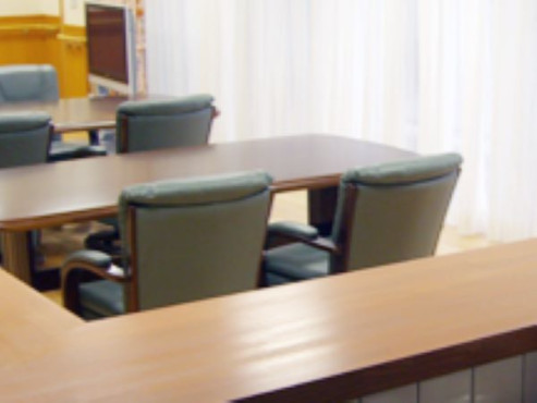 キッチンから見た食堂