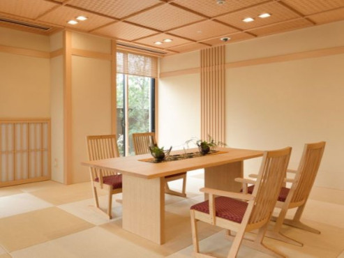 ヴィラ櫟別邸玻璃（つるばみべっていはり）