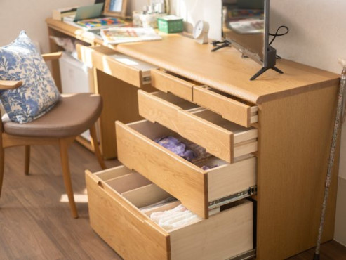 居室（机・ローチェスト）