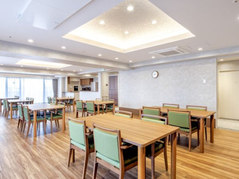 アズハイム足立六町