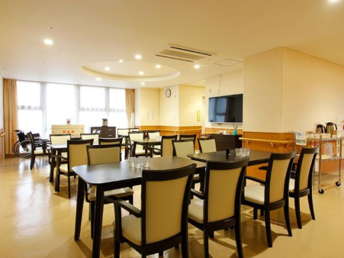 サンクス高田万來館