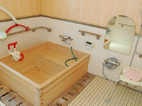 浴室（天然ヒノキ風呂）