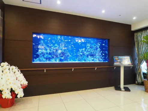 エントランスロビー（大型アクアリウム）