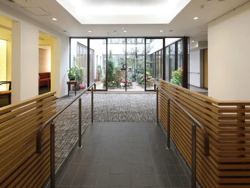 1F エントランス