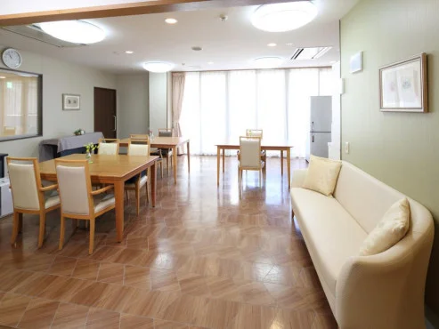 2F リビングルーム兼食堂兼機能訓練室