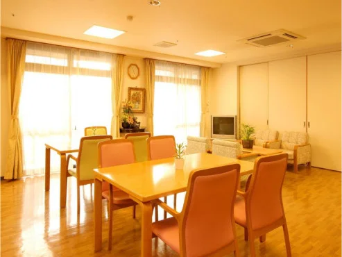 2F リビングルーム兼食堂兼機能訓練室