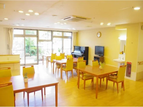 1F リビングルーム兼食堂兼機能訓練室