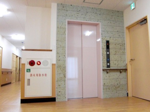 エレベーター前