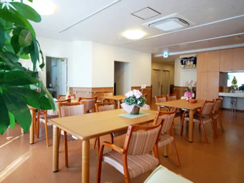 居間・食堂（シニアサロン デュランタ）