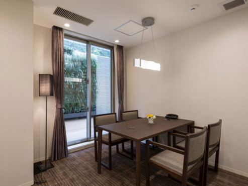 チャームスイート新宿戸山