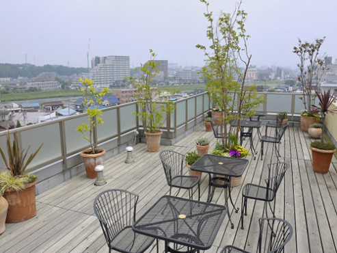 屋上テラスデッキスペース