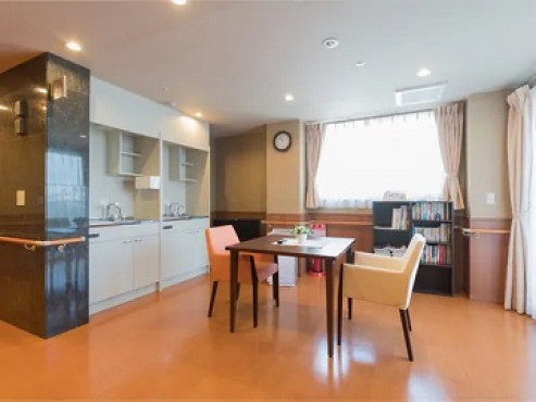 ロイヤルホーム柴原