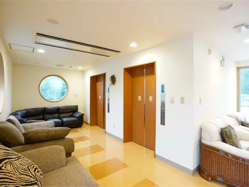 エレベーター前