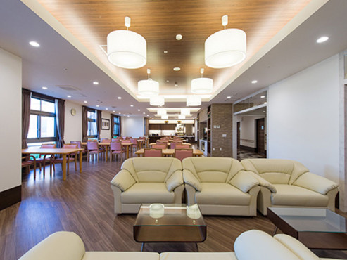 ゴールドエイジ 三日市