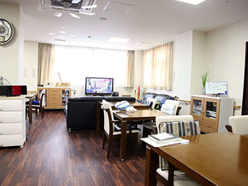 こじんまりと寛げるリビング（３階）