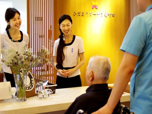 フロントスタッフ