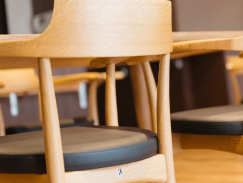 こだわりの飛騨産業の椅子『クレセント』