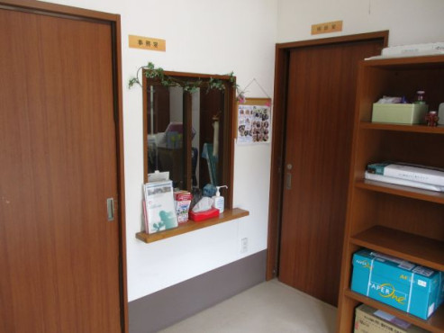 玄関（事務室前）