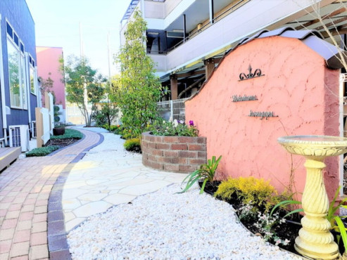 ちいさな手花咲く街横浜こすがや