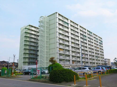 「ゆいま～る大曽根」の居室が分散して入る大曽根住宅外観