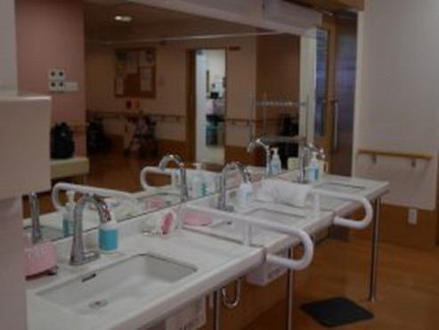 食堂の洗面設備