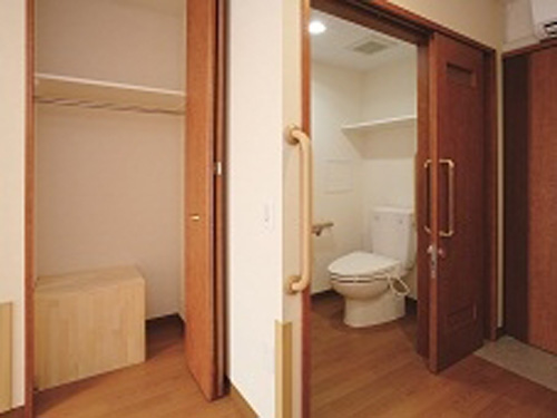 居室収納・トイレ（同タイプの他のそんぽの家の写真）