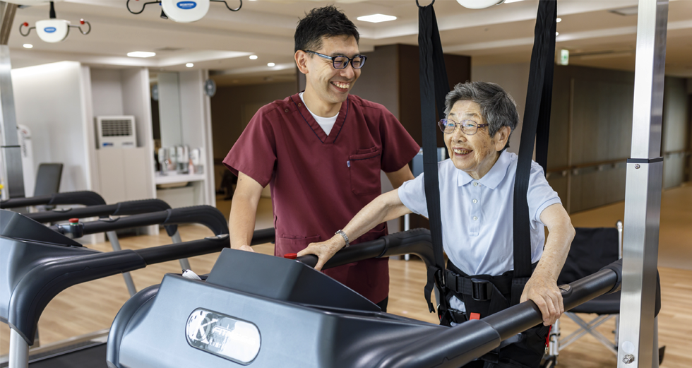 グランクレール芝浦ケアレジデンス歩行リハ