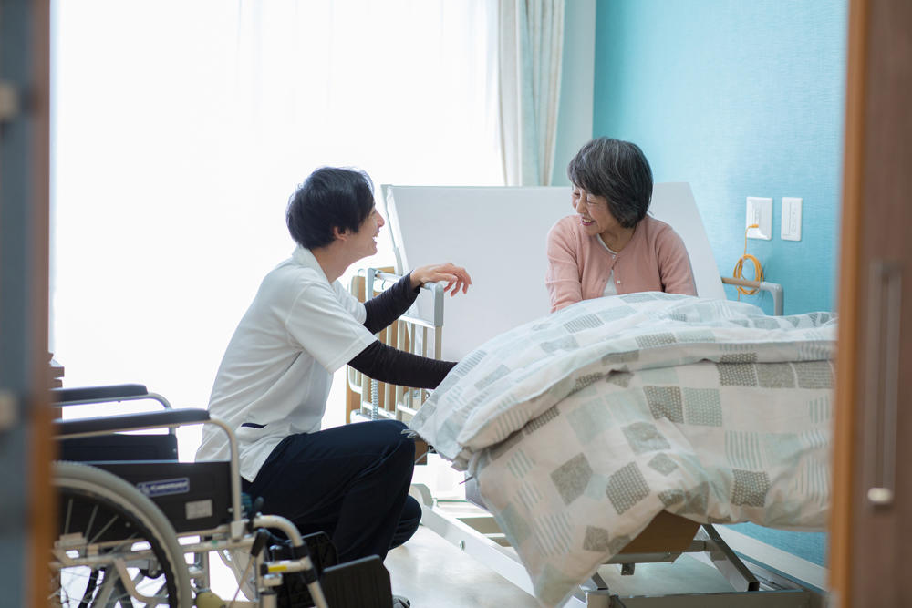 有料老人ホームのサービスや費用、入居条件を解説