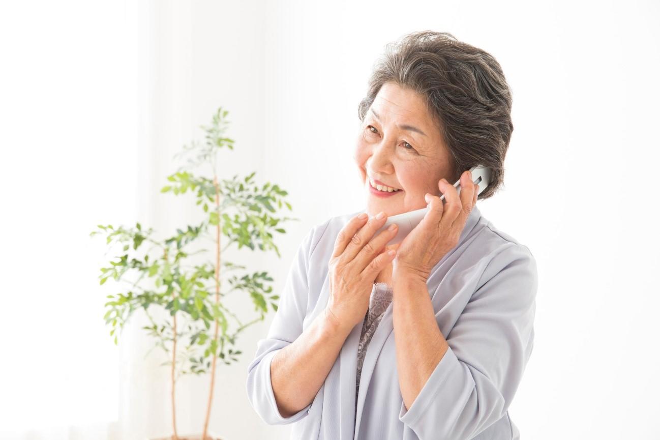 老人ホーム入居を拒む本人と話し合う
