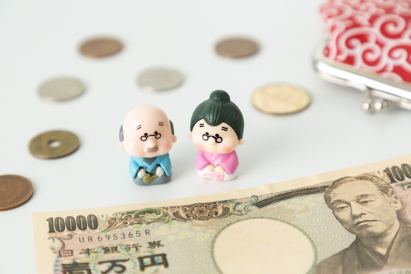 費用面から考える老人ホームに入るべきタイミングについて解説